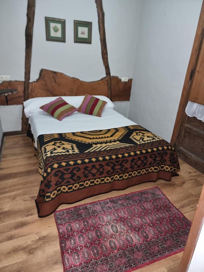 הוילה Corias Casona Junto Al Narcea מראה חיצוני תמונה